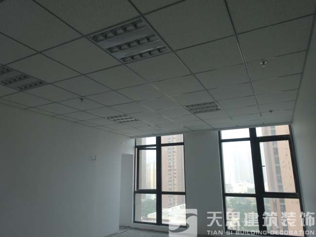 600乘600礦棉板吊頂，600乘600格柵燈